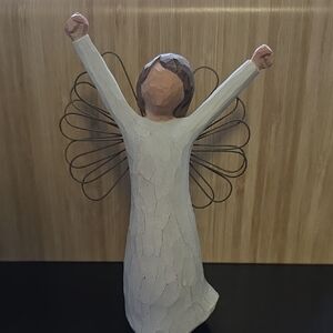 Willow Tree "Angel Of Courage" Cream and Brown Angel Sculpture